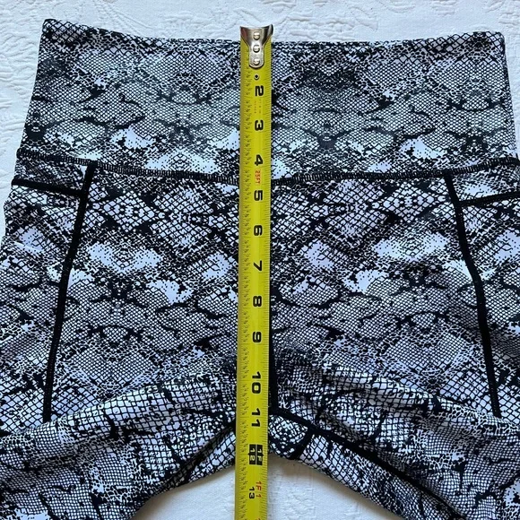 NEW Zyia Active Cobra Metallic Cropped Light N Tight Leggings Size 8-10 - Picture 6 of 8